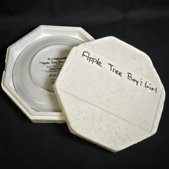 Vintage MJ Hummel Apple Tree Boy and Girl Plate # MG1788 Danbury Mint 1991 - Picture 6 of 7